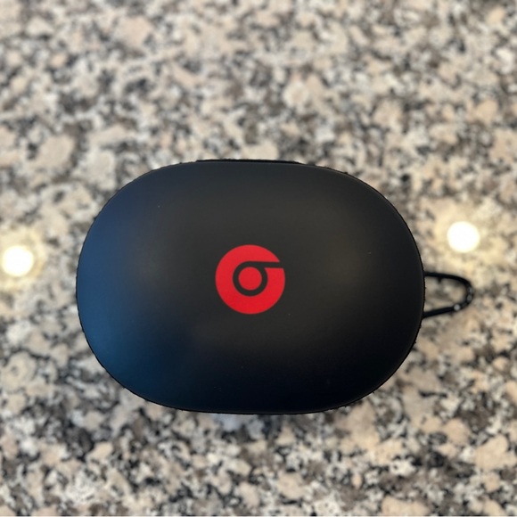 BEATS BY DRE Studio — Wireless Bluetooth Headphones — Matte Black Color - Picture 8 of 12